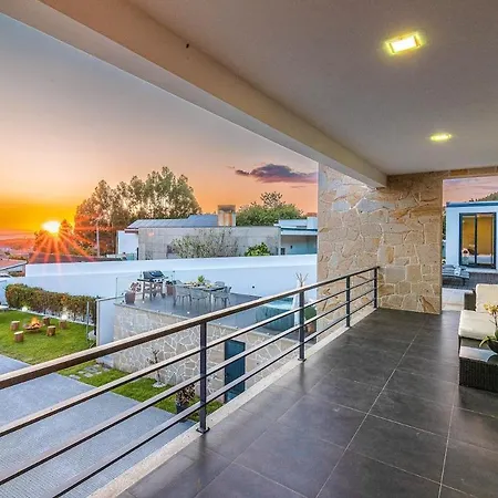 Willa Portugal Active Sunset Paco